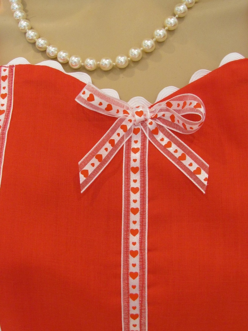 MOTHER DAUGHTER Apron Set Red Heart Bib Apron with matching childs apron size 5 to 8
