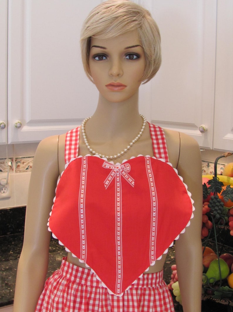 MOTHER DAUGHTER Apron Set Red Heart Bib Apron with matching childs apron size 5 to 8