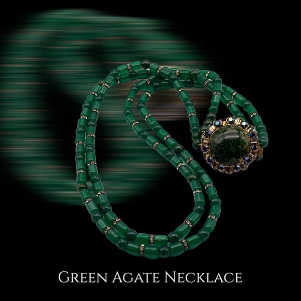 Collier deux rangs en cascade, perles d'agate verte éblouies par des rondelles de strass c/étonnant fermoir bijou- Art.720/5
