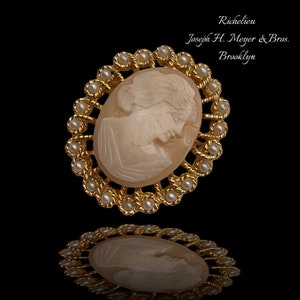 Richelieu Cameo and seed pearls brooch or pendant - sweet and feminine jewel with real carved shell cameo - Art.254/6