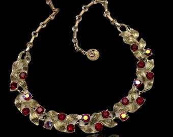 Beautiful  Vintage LISNER  Necklace  Mid Century  - Lovely  deep red Siam Rhinestone and Red Aurora  Borealis alternate--art.629--