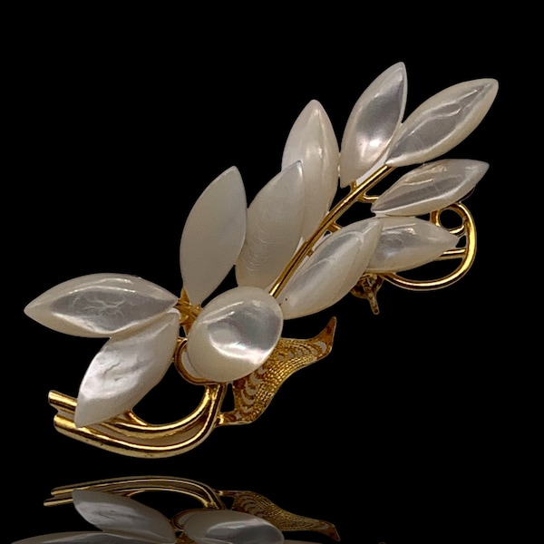 Elegant branch of leaves brooch with lovely genuine mother of pearl and gold filigree - 1940 European fascinating brooch -art.923/4