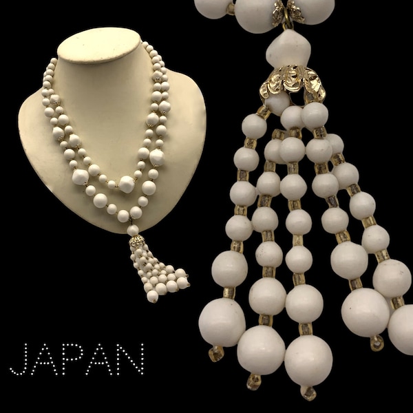 Collier 2 rangs ultra féminin signé JAPAN, un total de perles blanches et de pampilles - Collier de perles de lucite blanches en dégradé -- Art.363/4