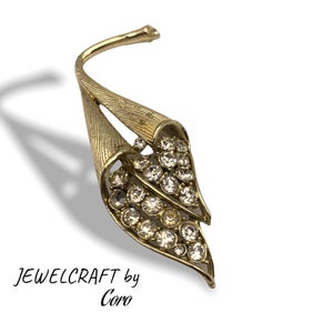 Early 1950 JEWELCRAFT by Coro foliage brooch, large clear chatons on a soft gold plating setting - Art.573/4 -