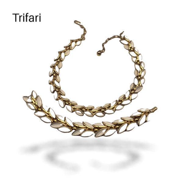 Couronne TRIFARI Alfred Philippe 1966 " CHATHAM " Collier et bracelet en émail serti de feuilles émaillées en blanc crème - Ensemble demi très chic - art.488/3