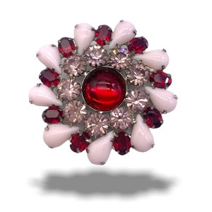 1950 lively brooch in  pale pink and vibrant red ruby stones - enjoyable grandmother's jewel - wonderful and elegantly feminine --art.523-