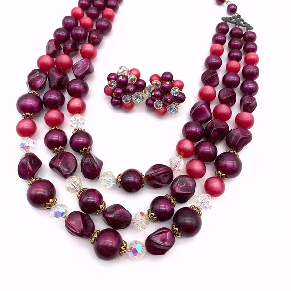 Ensemble 3 rangs cascade des années 50, collier et boucles d'oreilles clips - Perles bordeaux fantastiques, gros cristaux et belles formes de perles-Art.130/3 -