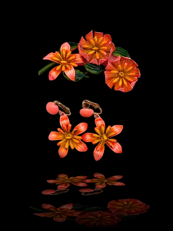 Stunning Vivid hand painted enamel Flower Demi Set