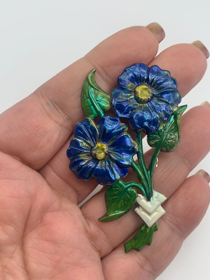 Lovely three vintage brooches Signature Collection-Fabulous and cheerful 3 pins Cinderella, The hour of tea , Flower Enamel-art.131/3 image 10