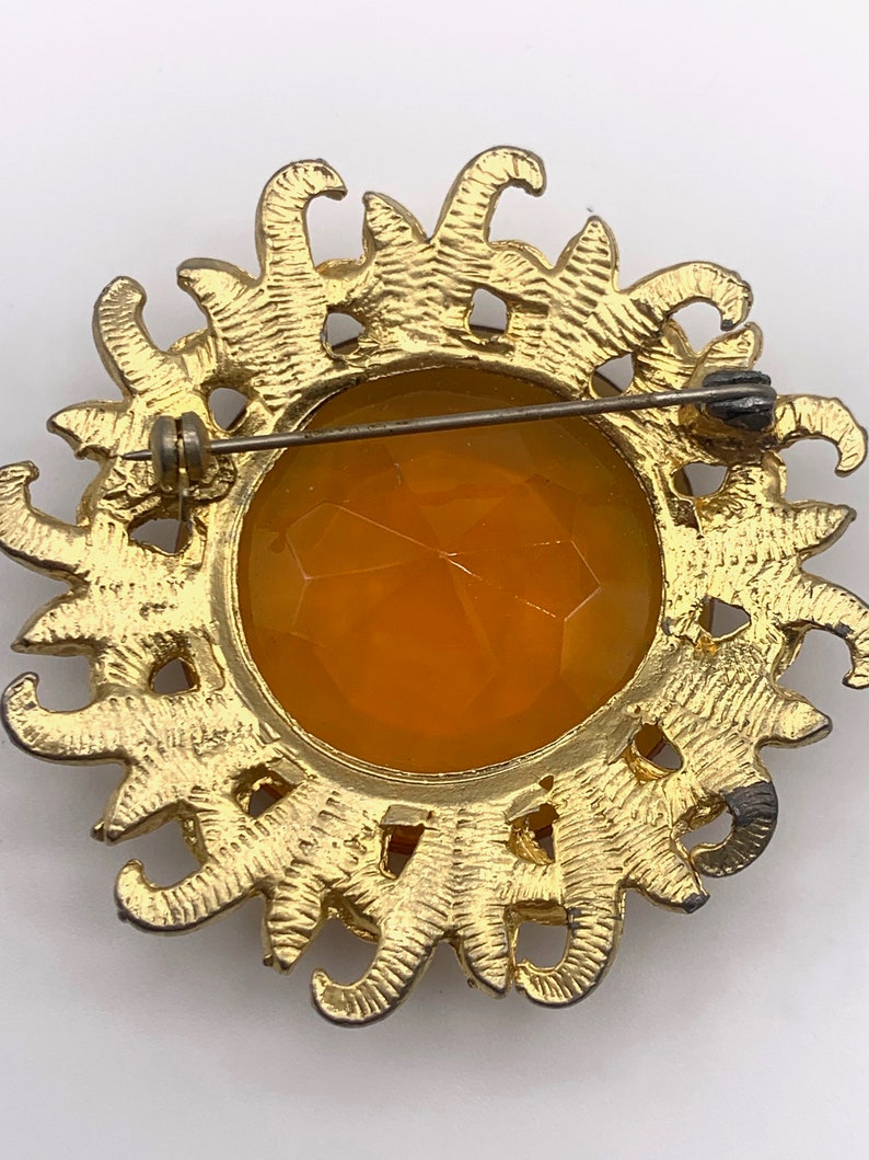 1950 flower/sun figural Brooch large faceted crystal amber in a gold open petals frame unsigned Sphinx vintage quality Art.679/4 image 7