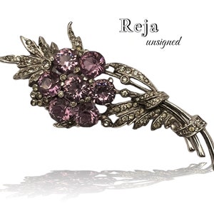 REJA (unsigniert) Vtg Flieder Blumen Brosche, Art Deco-inspirierte frühe 40er Jahre, rhodium silber Platte violette offene Kristalle & klare Diamantè-948 / 6