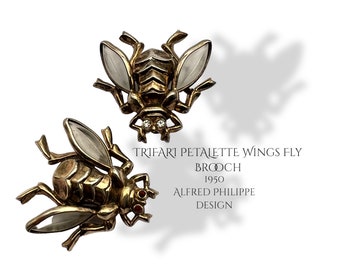 TRIFARI A. PHILIPPE "Petalettes" Poured Glass And Gold Wash pair of Figural Trifari bug/fly/bee Brooches - 1949/1953  -art.126/7