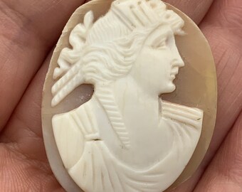 ギリシャの女神プシュケの横顔を描いた、美しく彫刻されたビクトリア朝