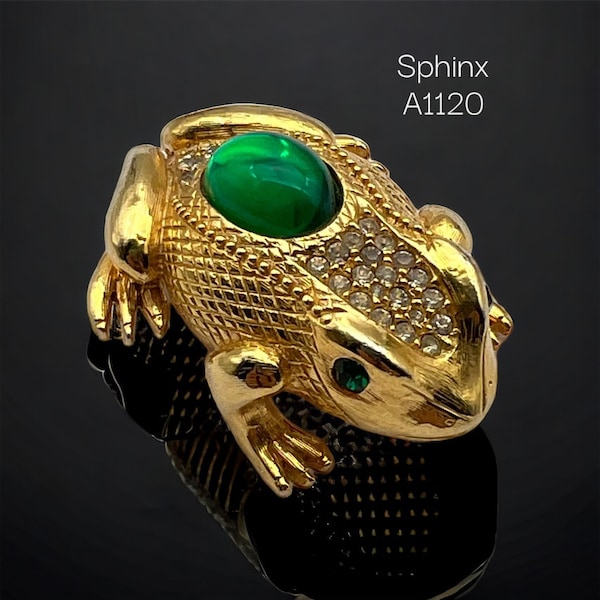 Épingle réaliste vintage SPHINX (A1120) signée Grenouille - strass transparents et fausses émeraudes sur serti doré - Art.54/7