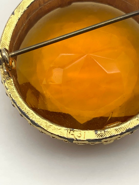 Alluring  SPHINX of England brooch  w/honey amber… - image 9