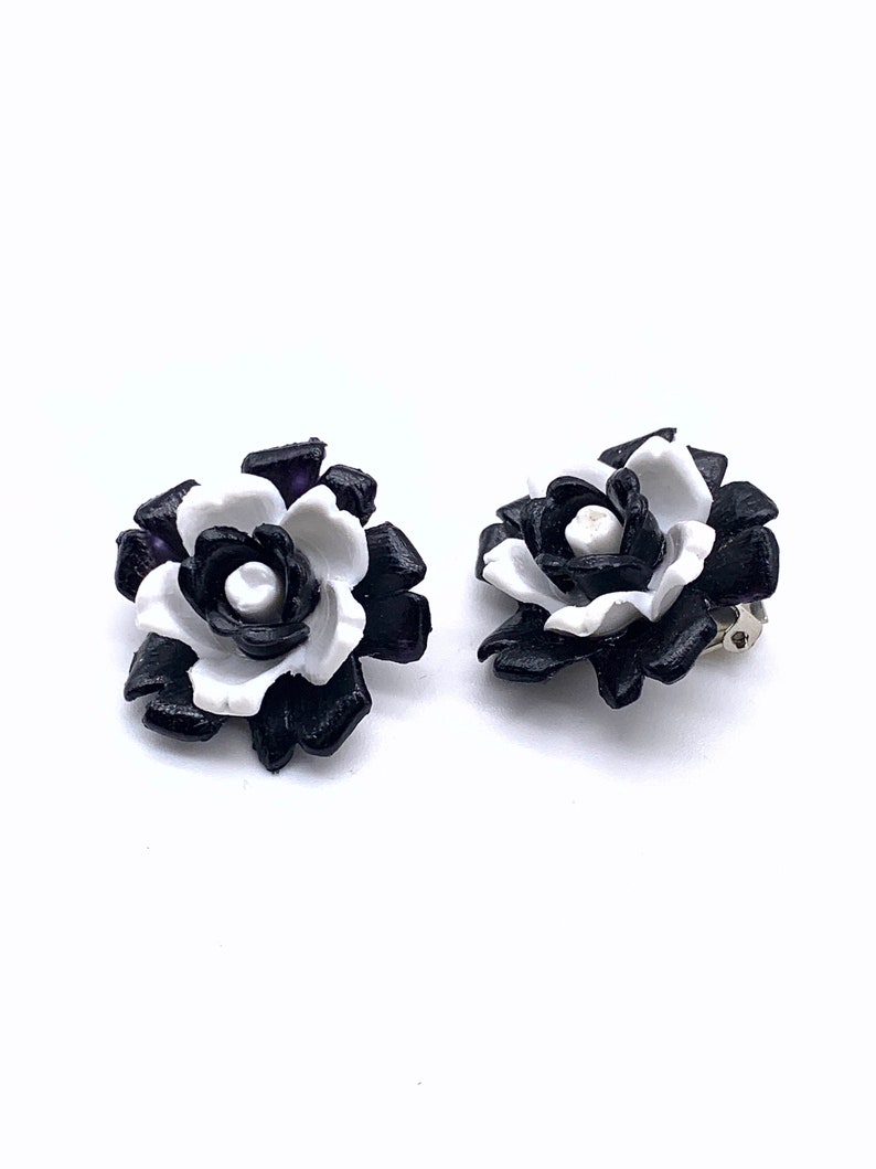 Fantastic Earrings 1960s original 3D flowers in black and white clips Earrings very glam Art.321/3 image 3
