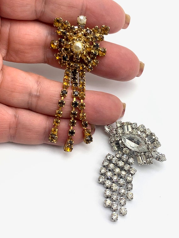 Feminine and beautiful brooches 1940s and 1950s Two … Gem