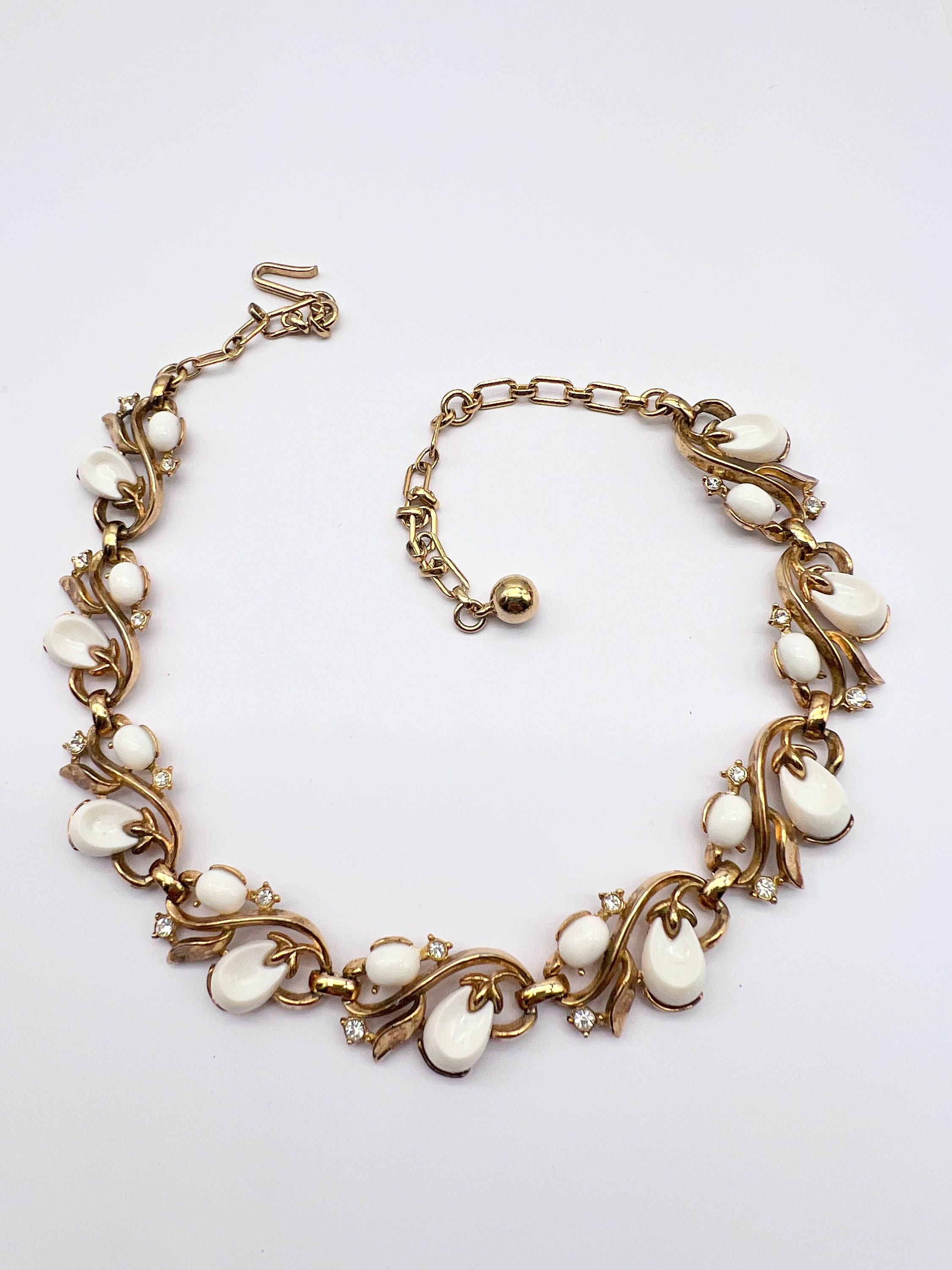 Vintage Crown Trifari Pebble Beach Whitethermoset Rhinestone 