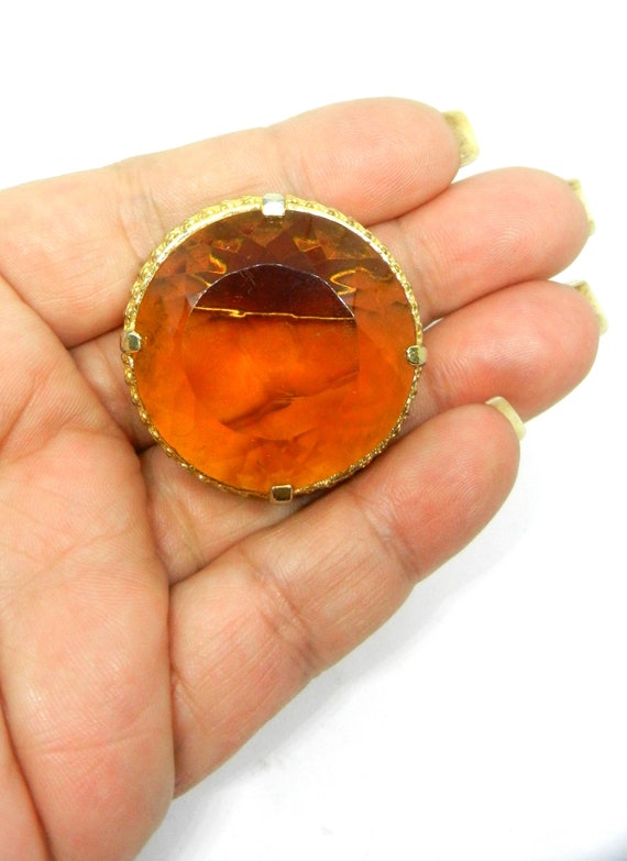 Alluring  SPHINX of England brooch  w/honey amber… - image 4