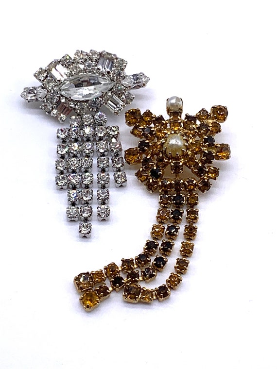 Feminine and beautiful brooches 1940s and 1950s -… - image 1