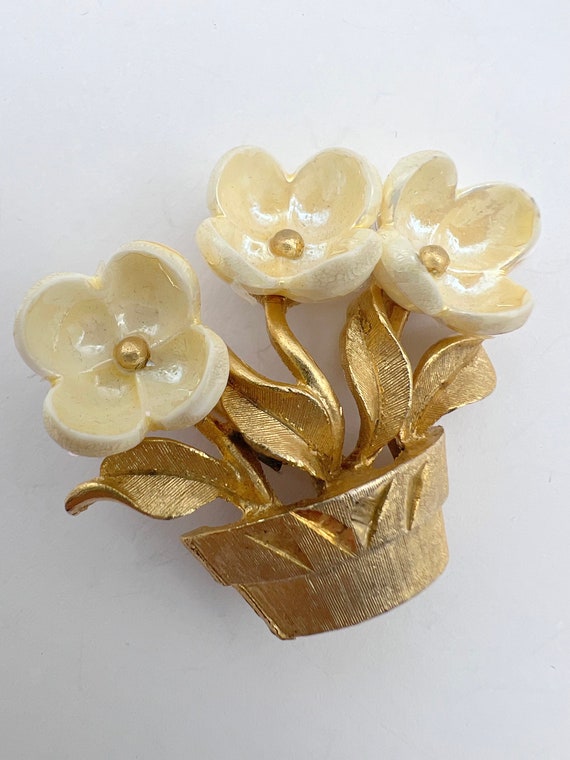 Most Graceful Mamselle vase with Flowers brooch -… - image 5