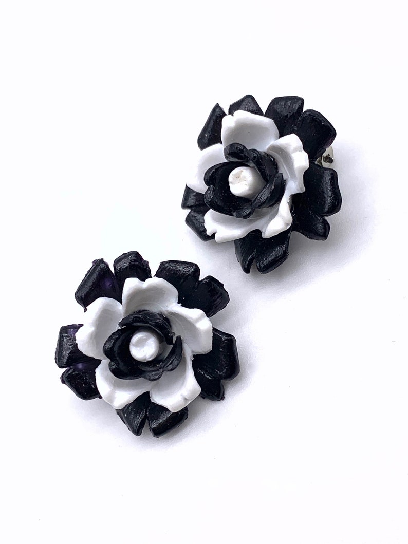 Fantastic Earrings 1960s original 3D flowers in black and white clips Earrings very glam Art.321/3 image 4