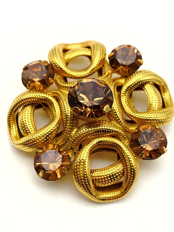 Large Honey Topaz chaton on a bright textured gol… - image 3