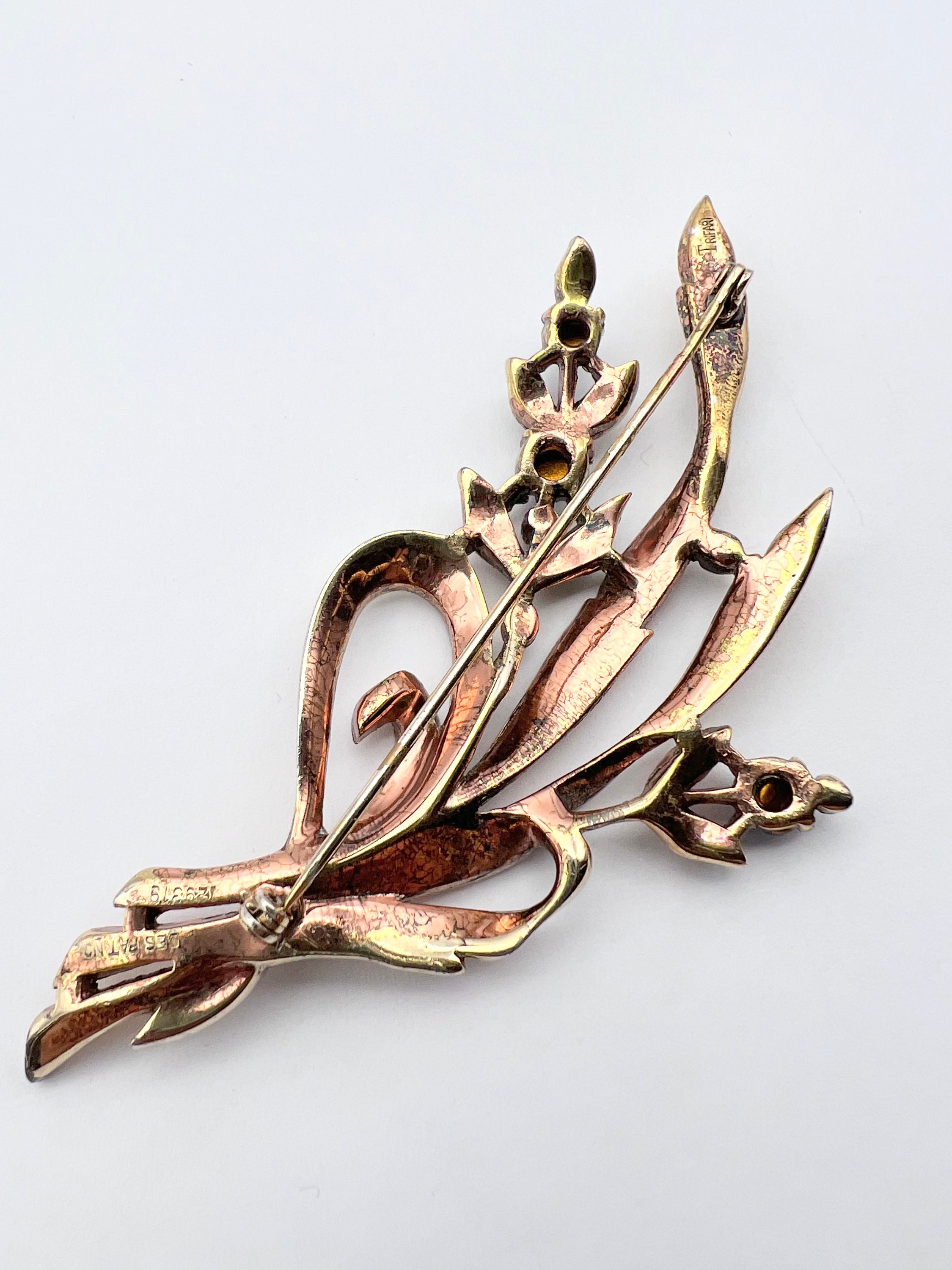 Broche Vintage Signée Trifari - Cristaux Strass Blancs Et Bleus - Bijou Ancien Occasion