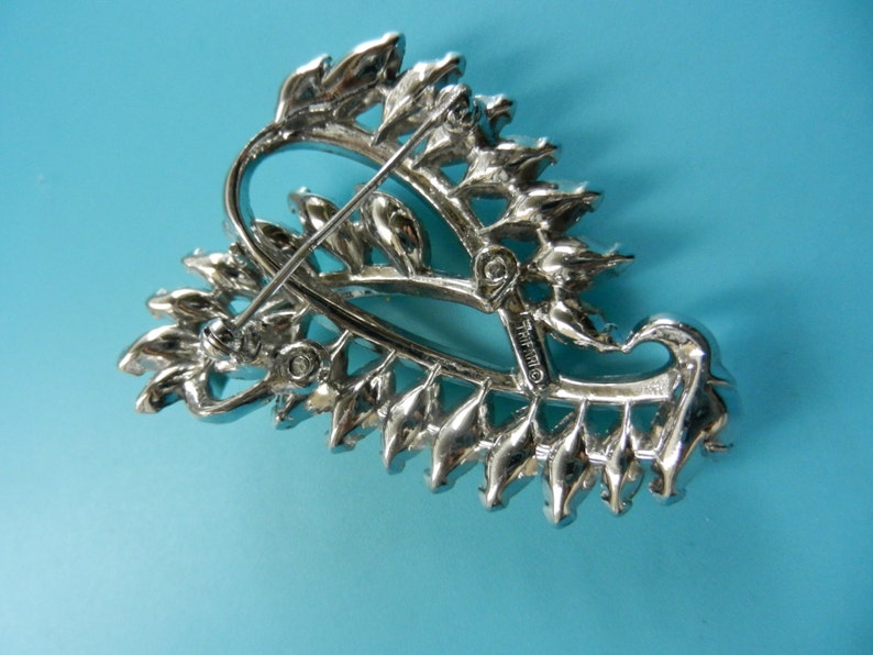 Art Deco Trifari stylized heart rhinestone Brooch early 1950/'s-gorgeous dazzling clear nevette stones on glossy silver plating--Art.1574-