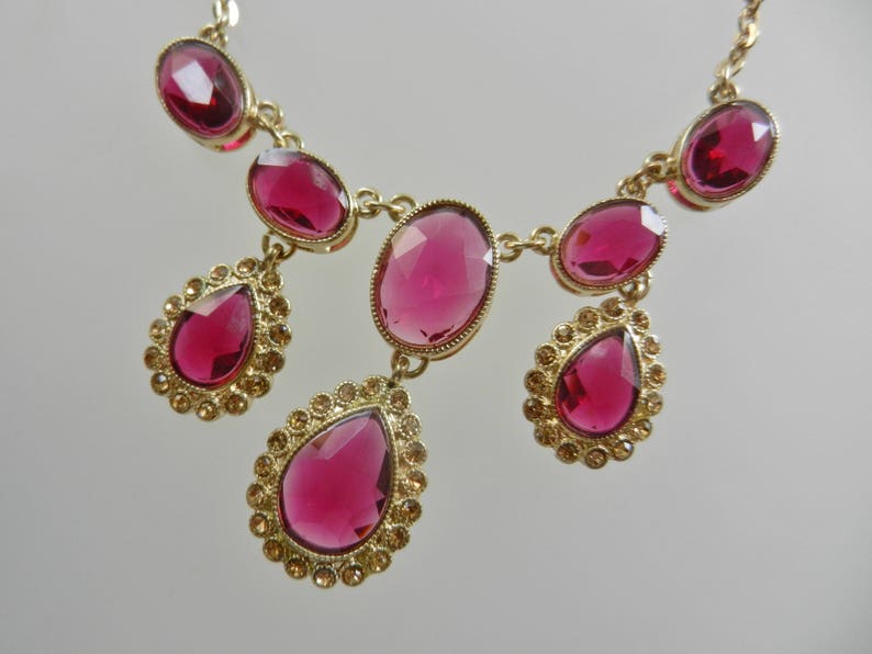 Stunning Modern Trifari red drop necklace - Art.2804 lovely bib necklace by a glamorous style so chic