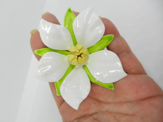Flower Power White, Yellow & Green Flower Brooch … - image 7