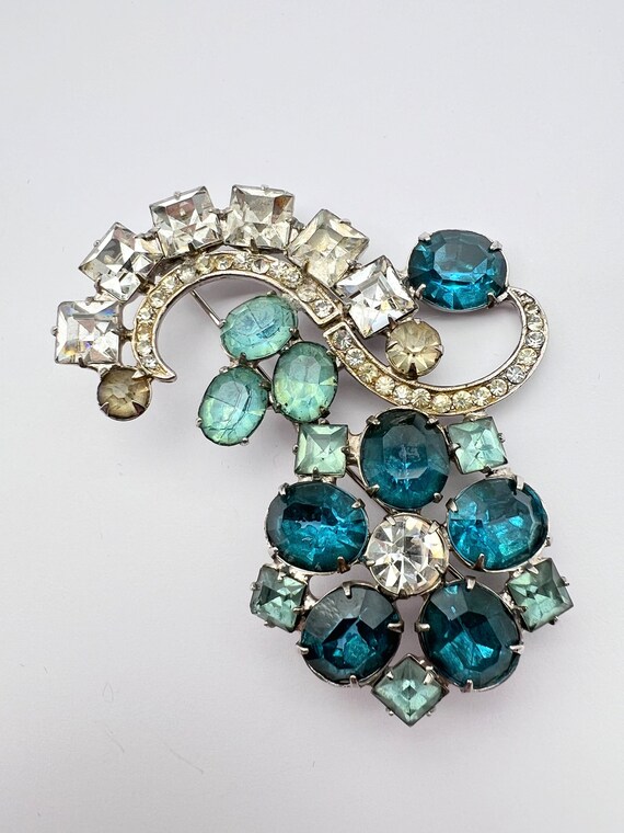 Broche Vintage Style Art Déco Argentée Strass Blanc - Création Neuve QD11