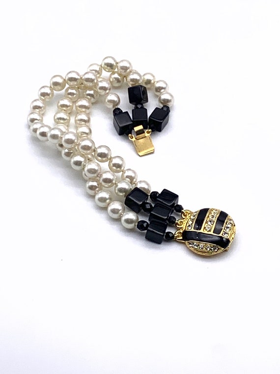 1970s three-strand simulated pearls and  black gl… - image 7