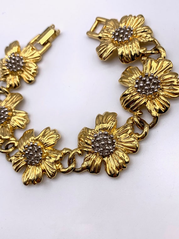 Vintage 1960 flowers link bracelet - many daisies… - image 10