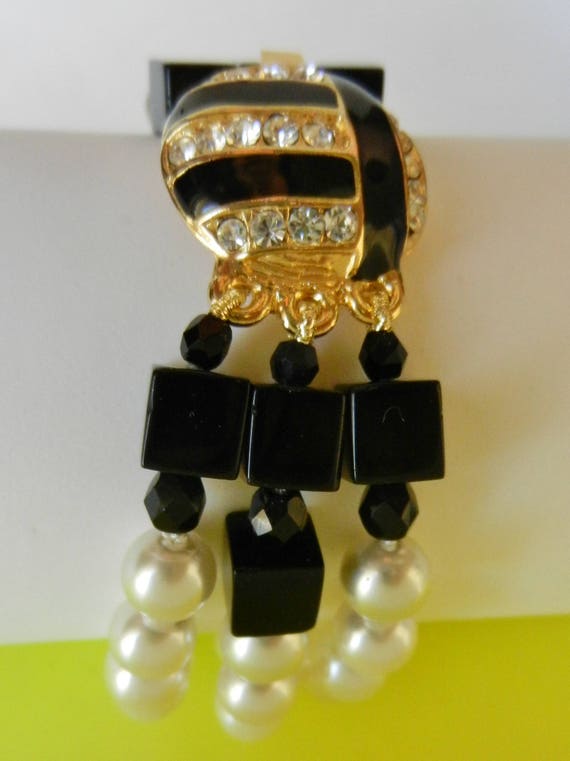 1970s three-strand simulated pearls and  black gl… - image 10