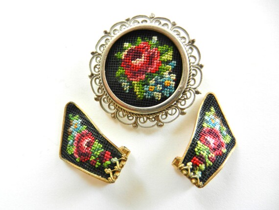 Austrian Vintage 1940s - A Rare floral petit poin
