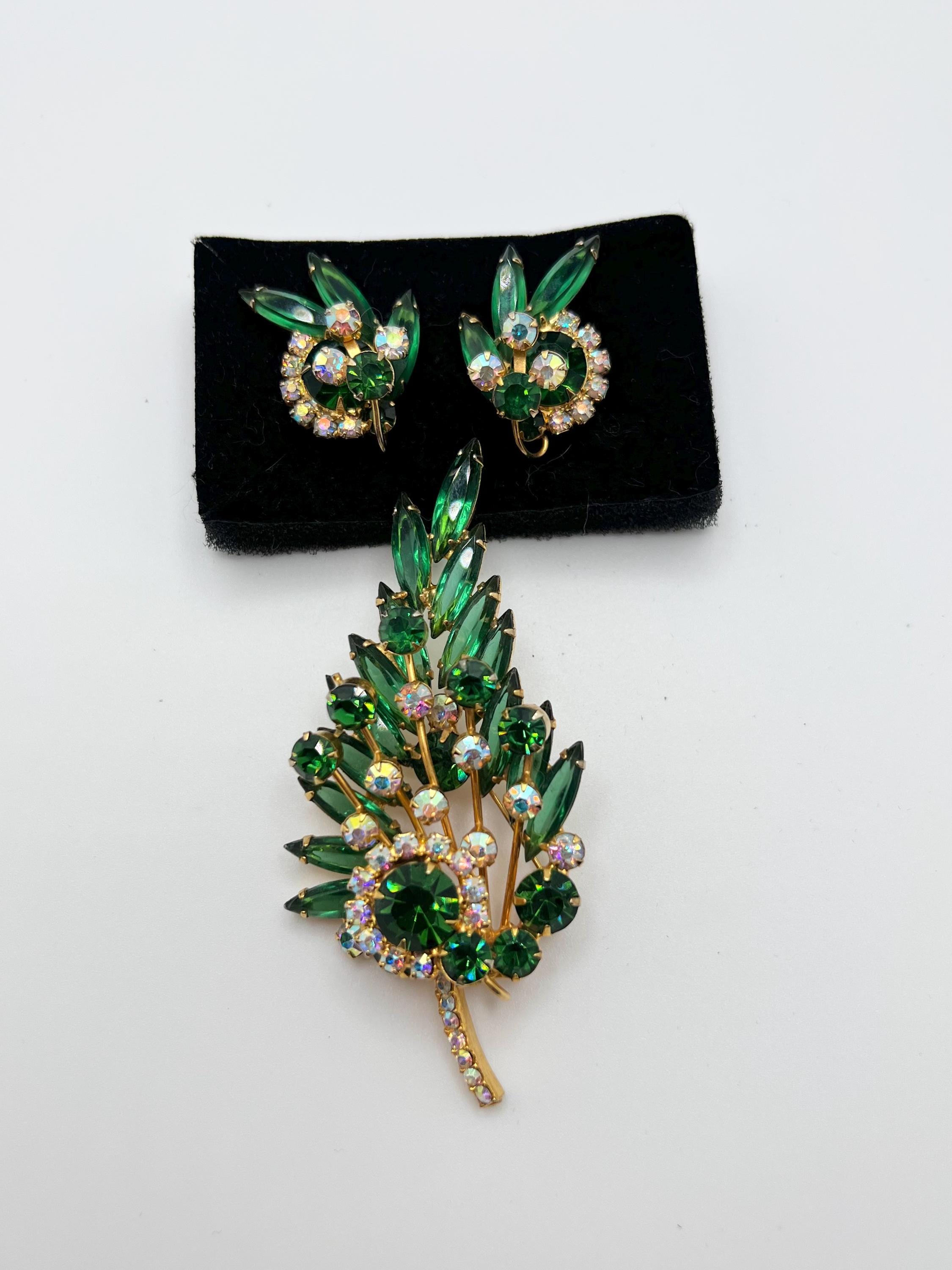 Juliana D&E Rare Large Green Glass Crystal JULIANA Flower Brooch