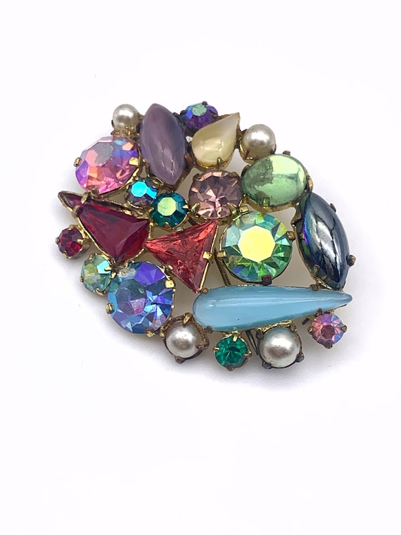 1950s  gaudy glass stones oval brooch - many stone