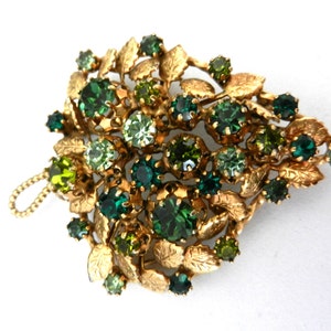 Grandiose 1950s ancient brooch, large leaf illuminated by bright emerald crystalsart.475/2 imagem 8