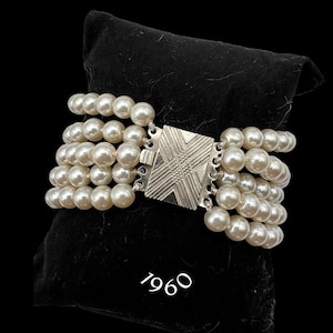 1960s vintage 5 strand torsade Bride Pearl Bracelet, high quality - Amazing silvery flash clasp - Hand Knotted Pearl Bracelet -Art.768-