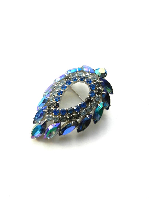1960 Sarah Coventry Amazing Blue Lagoon Rhinestone Brooch Purples