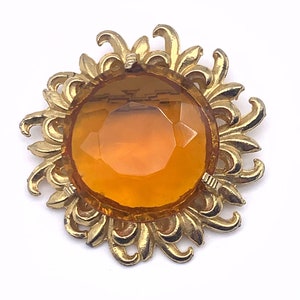 1950 flower/sun figural Brooch large faceted crystal amber in a gold open petals frame unsigned Sphinx vintage quality Art.679/4 image 5