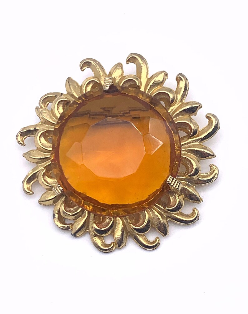 1950 flower/sun figural Brooch large faceted crystal amber in a gold open petals frame unsigned Sphinx vintage quality Art.679/4 image 5