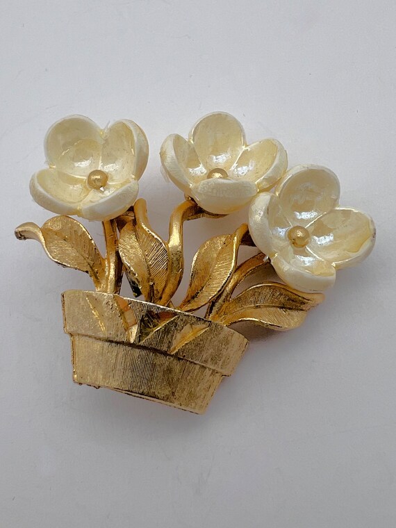 Most Graceful Mamselle vase with Flowers brooch -… - image 4