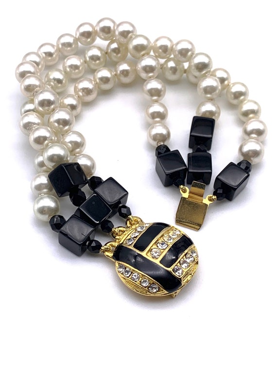 1970s three-strand simulated pearls and  black gl… - image 3