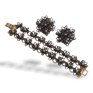 Vintage early 1950s black enamel floral design earrings and bracelet set - vintage quality for a antique charm - Art.523/4