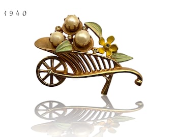 Sweet 1940s vintage  Flower wheelbarrow cart brooch -splendor of a Lady retro - goldtone,enamel, tiny rhinestones & Pearls - Art.839/6