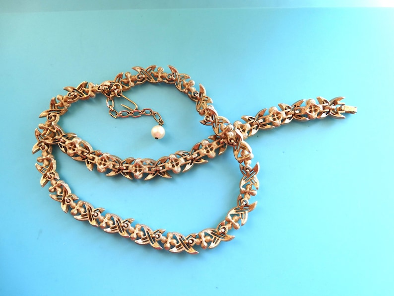 1960 Vtg Crown TRIFARI pearls and rhinestones Necklace /& Bracelet set-golden ribbon with flower Pearls and Clear Rhinestones-art.5103-