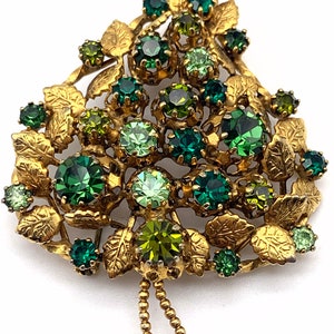 Grandiose 1950s ancient brooch, large leaf illuminated by bright emerald crystalsart.475/2 image 2