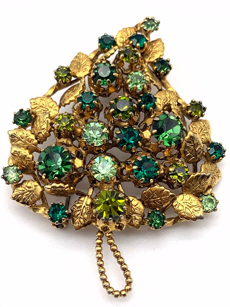 Grandiose 1950s ancient brooch, large leaf illuminated by bright emerald crystalsart.475/2 image 2